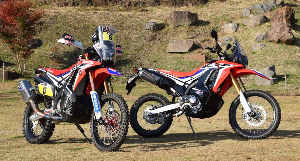 ワークスマシンCRF450 RALLY（左）と、市販予定モデルCRF250 RALLY（右）